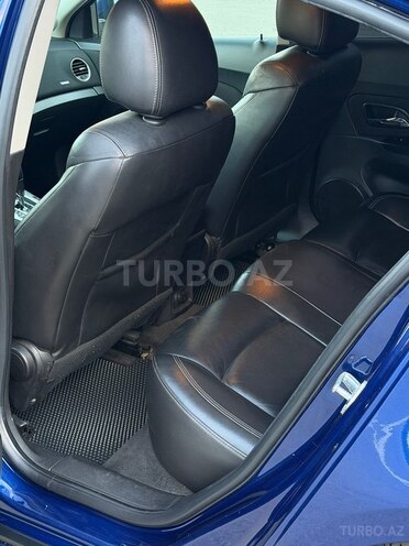Chevrolet Cruze-13