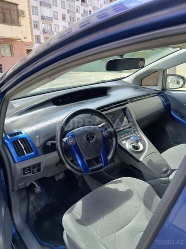 Toyota Prius-19
