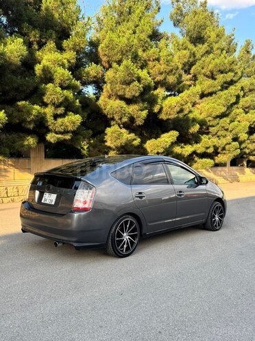 Toyota Prius-4