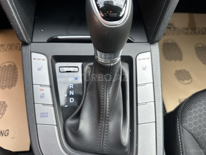Hyundai Elantra-10