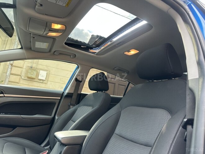 Hyundai Elantra-12