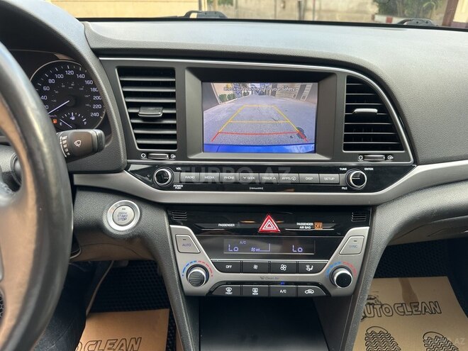 Hyundai Elantra-11
