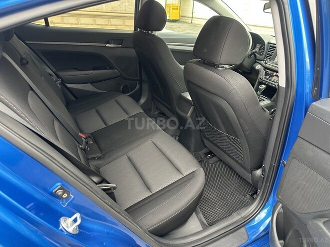 Hyundai Elantra-19