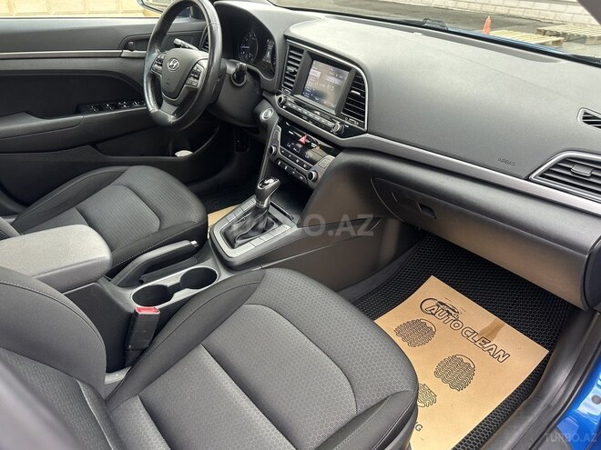 Hyundai Elantra-13