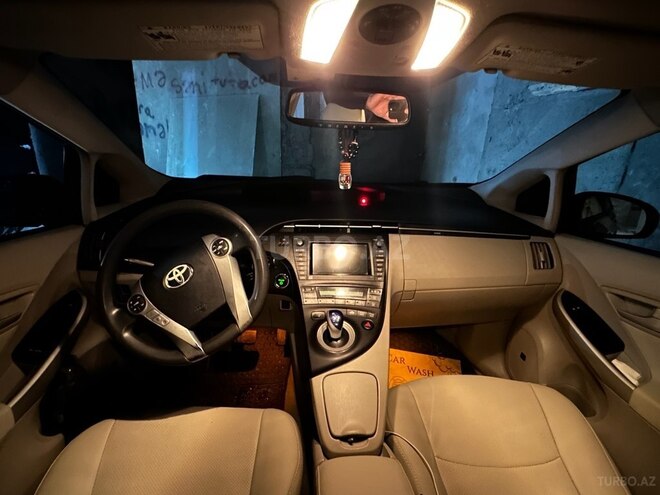 Toyota Prius-4