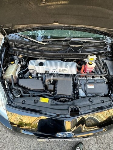 Toyota Prius-12