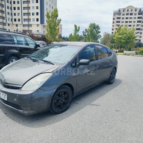 Toyota Prius-4