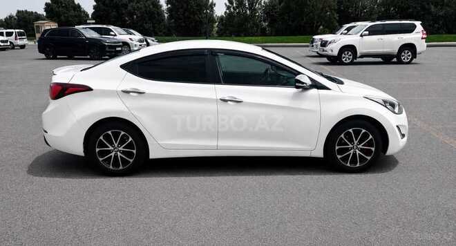 Hyundai Elantra-11