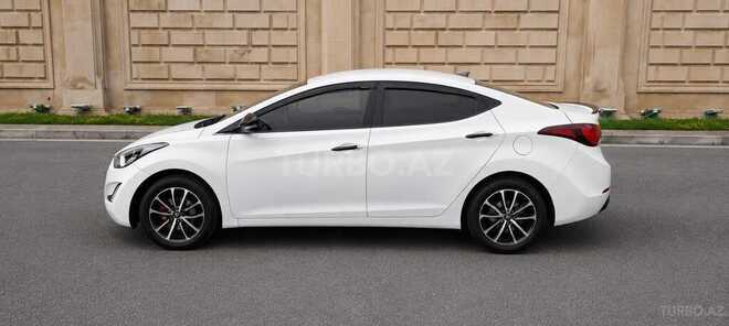 Hyundai Elantra-12