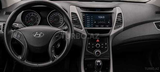 Hyundai Elantra-10