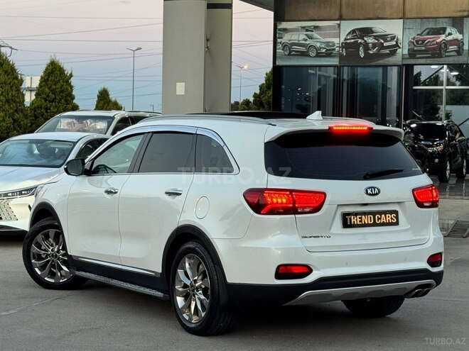 Kia Sorento-12