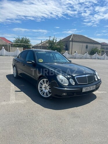 Mercedes E 240-1