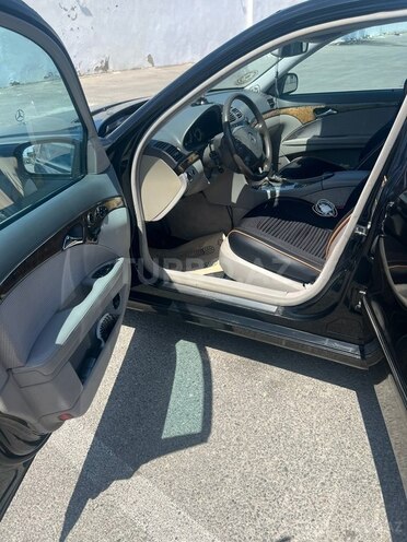 Mercedes E 240-13