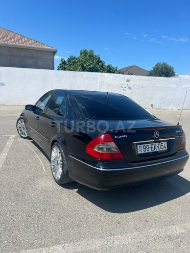 Mercedes E 240-4