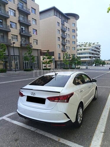 Hyundai Accent-2