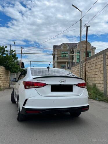 Hyundai Accent-5