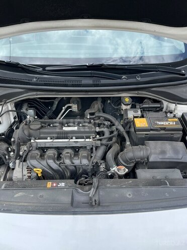 Hyundai Accent-4
