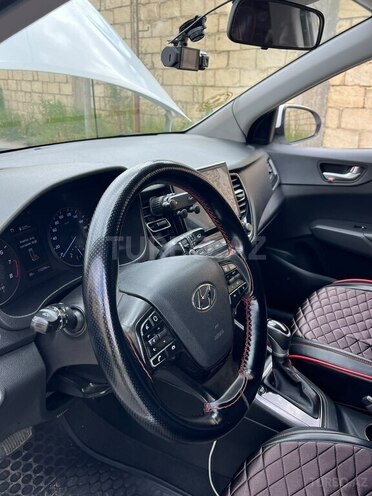 Hyundai Accent-7