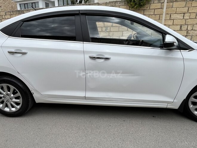 Hyundai Accent-10