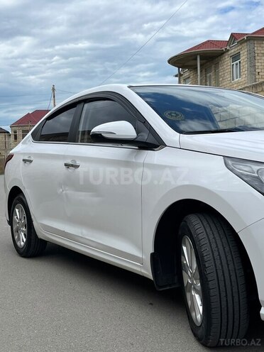 Hyundai Accent-8