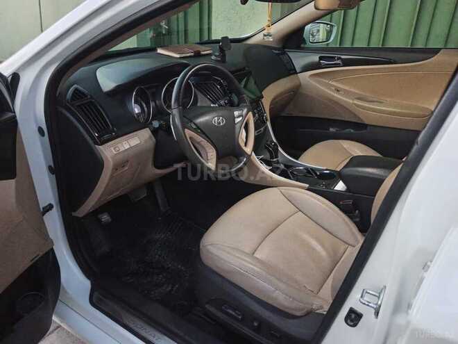 Hyundai Sonata-12