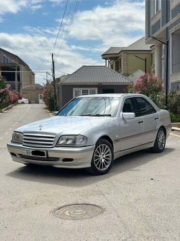 Mercedes C 200-1