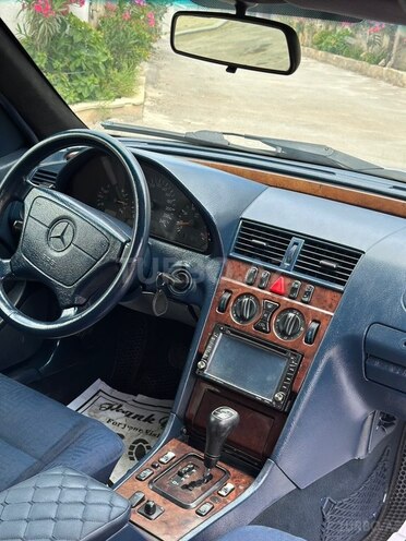Mercedes C 200-11