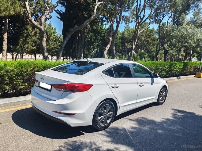 Hyundai Elantra-2