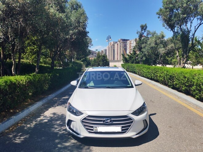 Hyundai Elantra-4