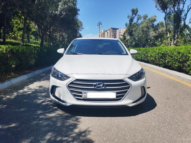 Hyundai Elantra-1