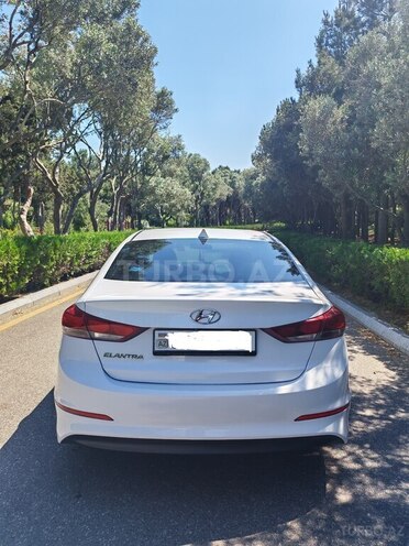 Hyundai Elantra-5