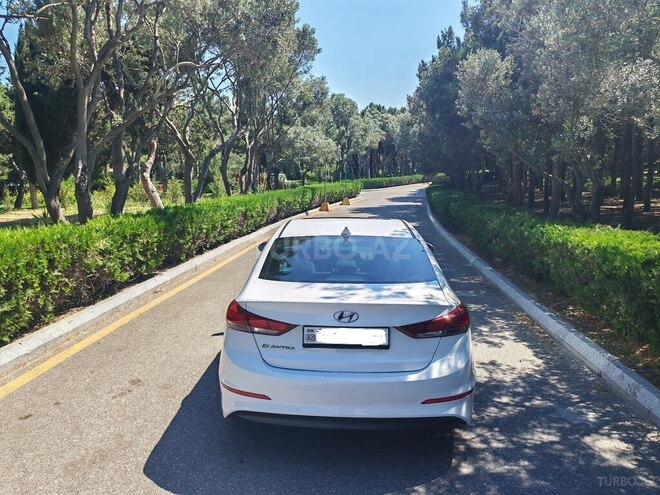 Hyundai Elantra-6