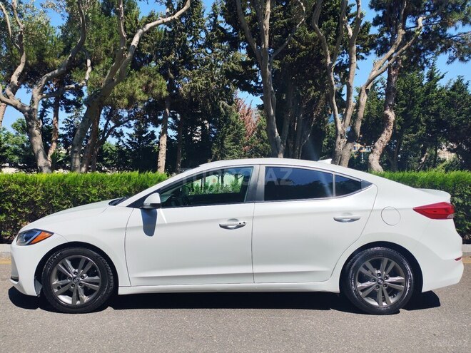 Hyundai Elantra-7