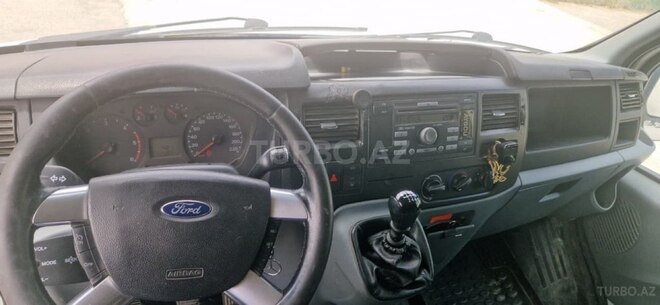 Ford Transit-5