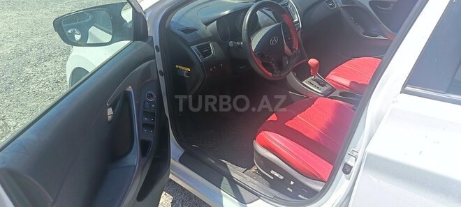 Hyundai Elantra-5