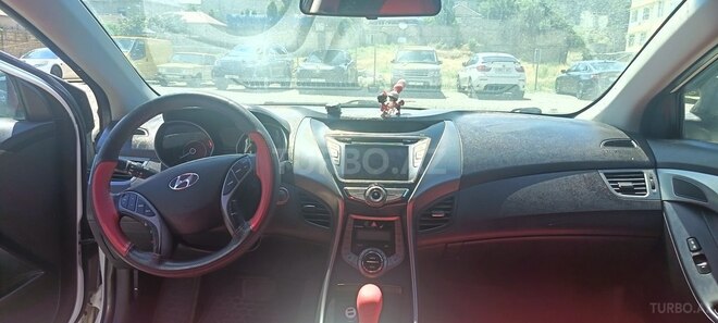 Hyundai Elantra-6