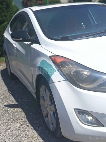 Hyundai Elantra-4