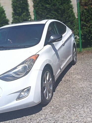 Hyundai Elantra-9