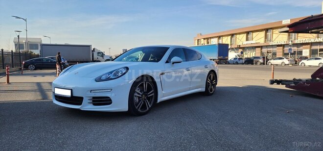 Porsche Panamera 4S-1