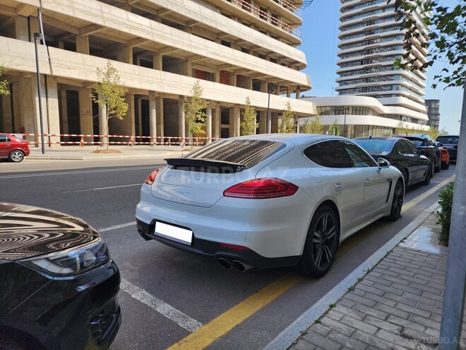 Porsche Panamera 4S-8