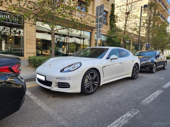 Porsche Panamera 4S-2