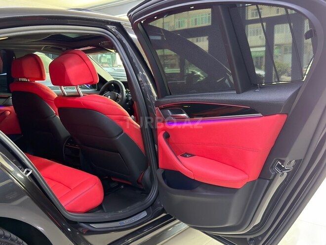 BMW 530e-12