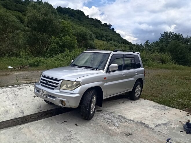 Mitsubishi Pajero io-5
