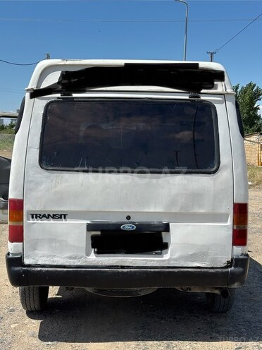 Ford Transit-5