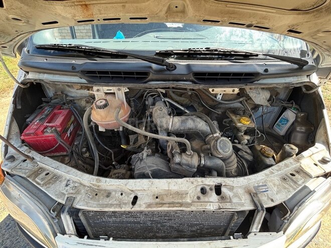 Ford Transit-8