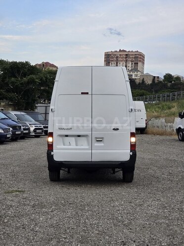 Ford Transit-6