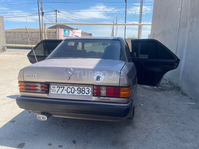 Mercedes 190-11