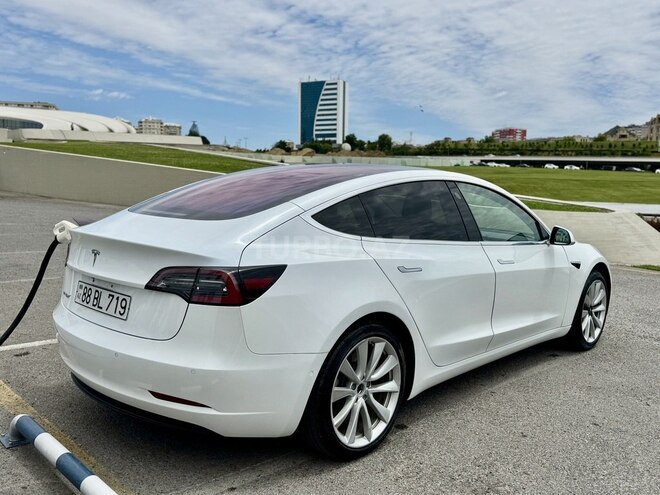 Tesla Model 3-2