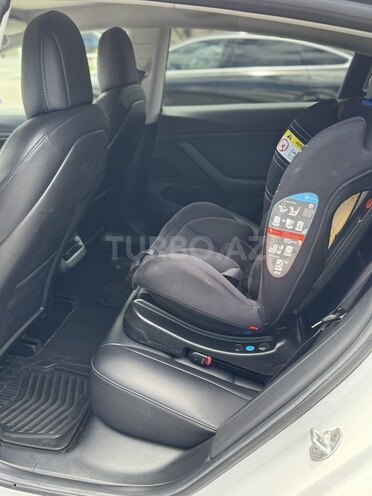 Tesla Model 3-7