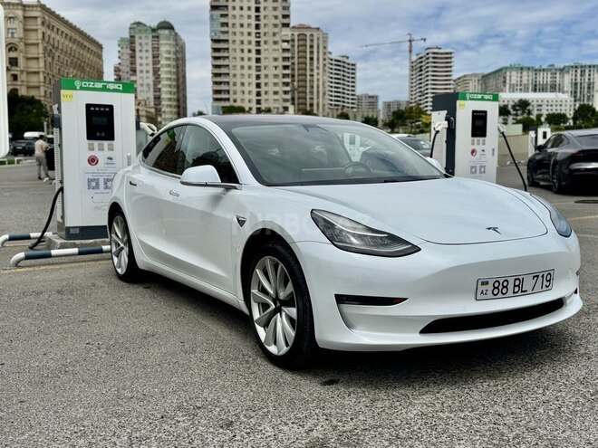 Tesla Model 3-6